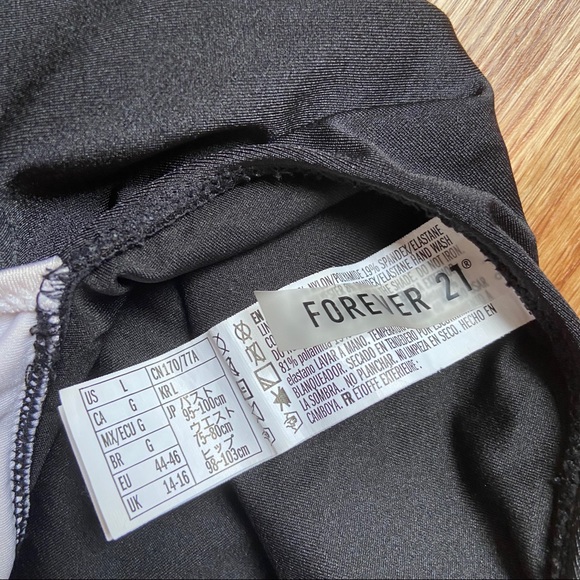 Cut-Out Colorblock One Piece Swimsuit - Picture 9 of 9